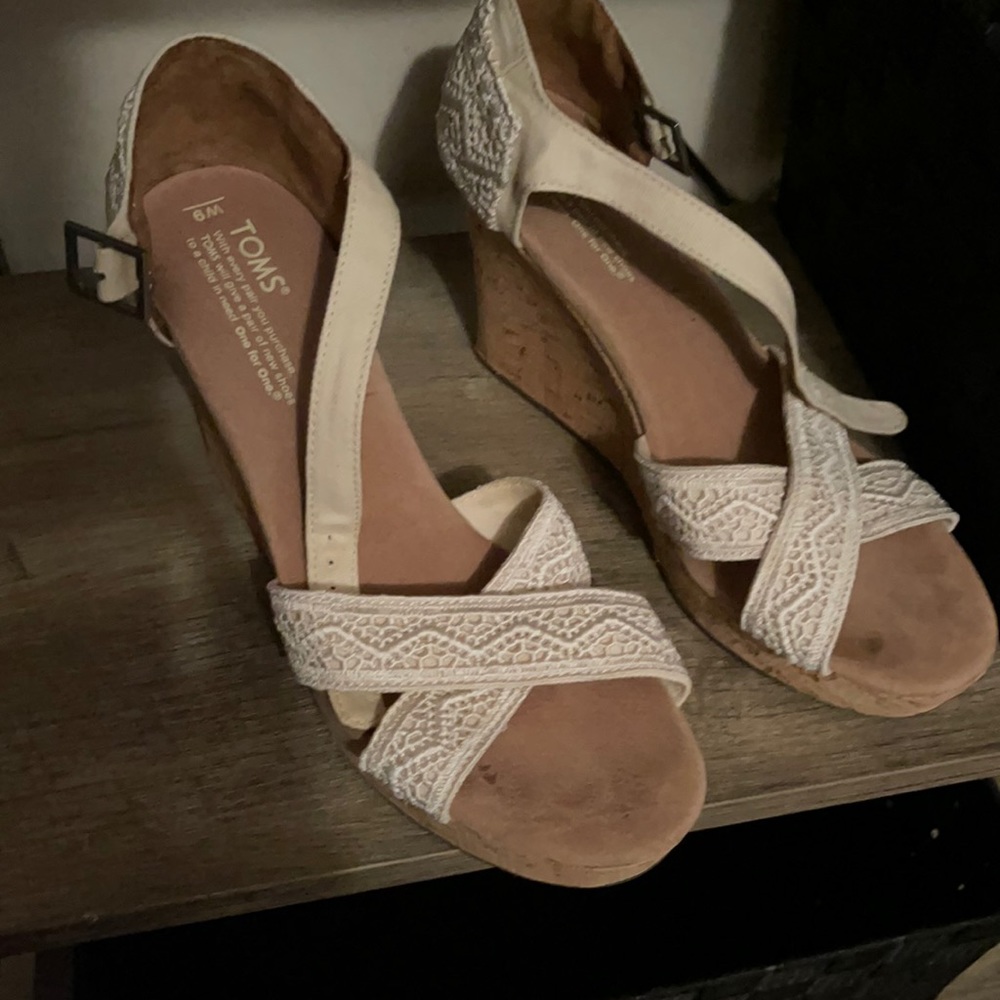 Toms